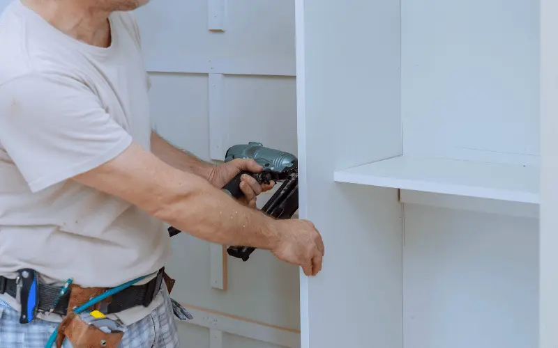 handyman-shelve-build